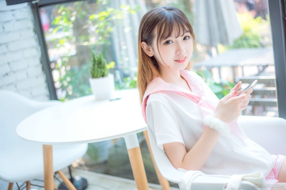 “少主，荆州军已经攻入蜀中，我等恐怕不日便要离开成都，只是成都新定，就请少主坐镇成都吧。”庞统向吕征一拱手道，倒不是敷衍，这种大型战役吕征可没参加过，而且万一有什么闪失，谁都不好交代。
